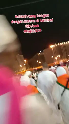 Cerita haji 2024 | | Terminal bis Syib Amir di Mekah pada musim haji 2024 digunakan untuk menaikan dan menurunkan jamaah haji  yang hendak dan pulang beribadah di Masjidil Haram.  Untuk kami selaku jamaah haji dari probinsi Jawa Barat kloter 57 JKs disediakan bis sholawat Rute 14: Jarwal – Syib Amir (dengan penanda rute berwarna biru) Melayani jemaah yang berada di Sektor 7 dan 8 dengan nomor pemondokan: 701, 702, dan 801 Semoga para sahabat sesama muslim suatu hari nanti bisa ikut merasakan naik bis solawat untuk beribadah di Masjidil Haram. Amiin #haji2024 