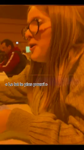 041 Elle n’a JAMAIS de chance ça me fume @Two sisters #fyp #drole #fyp #pourtoipage #pourtoi #f 