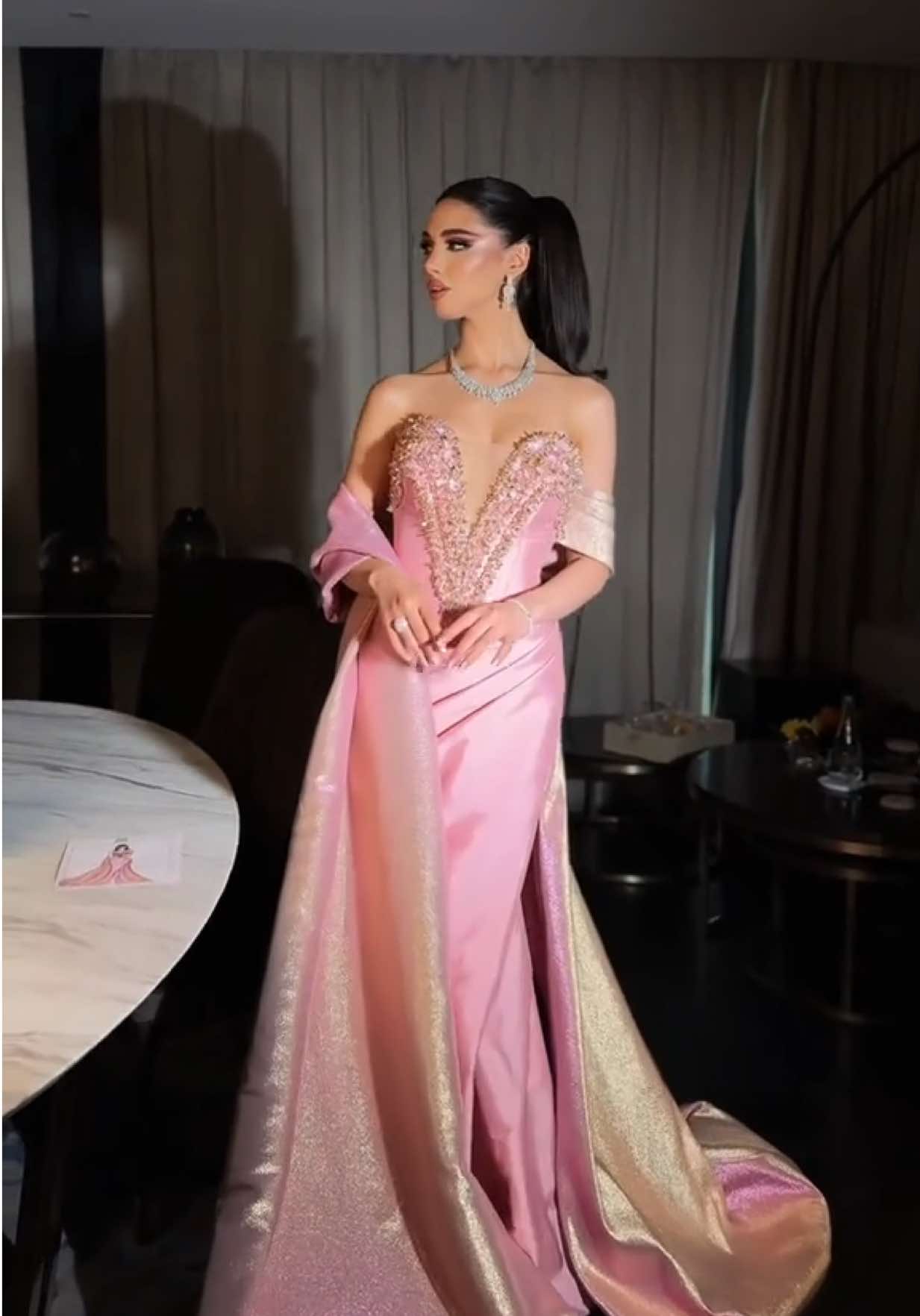 New Collection by SARAH ALHARBI. الكولكشن متوفر كامل ف الأتيليه.  العنوان: صباح السالم، ق ١، ش ١١٢، فيلا٢  للتواصل: 94747186  ميكب وشعر شغل صالون ذا ارتست ❤️ Makeup:@the artist salon 