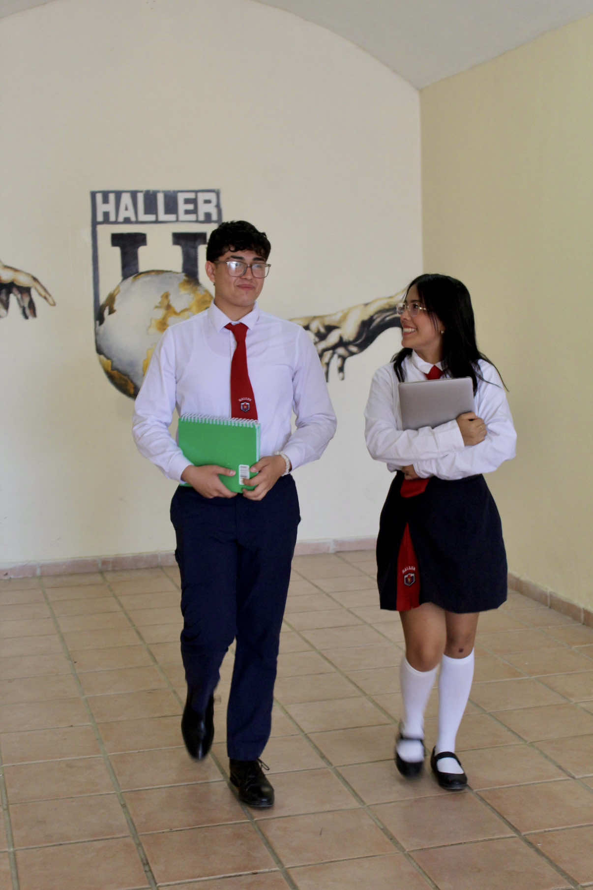 En menos de 20 segundos te platicamos por qué Haller es el mejor Centro Educativo para crecer, formarte y aprender. #EstudiaEnHaller 📖💙🔺 #OrgulloHaller #FormamosFuturos #EducaciónConValores #CreciendoJuntos #FuturoBrillante #SomosHaller