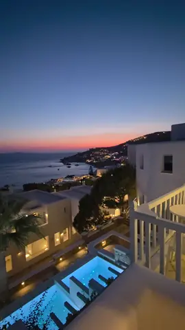 This is heaven 😍🌏🇬🇷 lovely sunset from our balcony 🌇 #mykonos #mykonosgreece #sunset #beauty #greece #greece🇬🇷 #holiday #ilovemykonos #saintjohnmykonos 