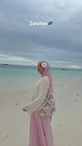 بنات رايكم باللوك😍🌊💗 #zanzibar #modestfashion #hijabstyle #vacationmode #Summer #beachvibes #beachoutfit #hijabi #island #nungwi 