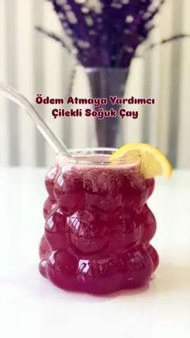 Hem sıcak havalarda serinleten hem de ödem atmaya yardımcı olan çilekli soğuk çay tarifi 😍😍 ✨ 3-4 adet çilek ✨ Birkaç yaprak nane Maden suyunu blenderdan geçiyoruz ✨ Önceden demleyip soğuttuğumuz küçük fincan yeşilçay ile karıştırıyoruz. İçerisine limon ekliyoruz  Afiyet olsun 💖💖 ( Hamileler, emziren anneler ve kronik hastalığı olan kişilere önermiyorum)  #diyetisyen #ödematıcıtarifler #sağlıklıbeslenme #çileklidetokssuyu #onlinediyet 