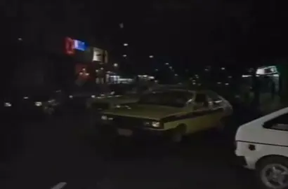 Em um posts dessa semana, um fã me pediu para postar um vídeo de como o Brasil se preparava para assistir às corridas de madrugada. Como esse canal é para cada um dos milhares de fãs e seguidores, aqui vai um post em linha com o que meu colega pediu. Taxistas, jornaleiros, churrasqueiros, farmacêuticos… Todos paravam no meio da madrugada para ver o Senna em ação. Se você quer ver um momento específico do Senna, escreve para mim. Eu vou atrás do conteúdo com o maior carinho. #ayrtonsenna #ayrtonsennadobrasil #senna #sennasempre #sennaforever #madrugada #povo #brasil #japão #japao #japanesegp #japan #formula1 #f1 #racing #corrida #motor #Motorsport #carro #ídolo