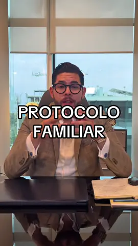 💥 ¿Tu esposa, esposo o cuñado ya quiere opinar sobre números y contratos sin conocer el negocio? 💥 En las empresas familiares, la familia política puede ser un gran apoyo… o el origen de conflictos que acaben en la cena de Navidad. Sin un Protocolo Familiar claro, los lazos afectivos terminan dictando las decisiones empresariales y el patrimonio queda en riesgo. 🔒 ¿Qué hace el Protocolo? — Define quién (y bajo qué requisitos) puede trabajar en la empresa. — Establece capitulaciones y cláusulas bloodline para que las acciones sigan en la línea de sangre. — Crea un Consejo de Familia donde las esposas, esposos y cuñados aportan visión y valores, pero sin bloquear la operación diaria. Si crees que este tema puede salvar más de una cena navideña, guarda este post y compártelo con quien necesite poner orden antes de que los lazos familiares compliquen los negocios. #empresafamiliar #protocolofamiliar #gobiernocorporativo #negocios 