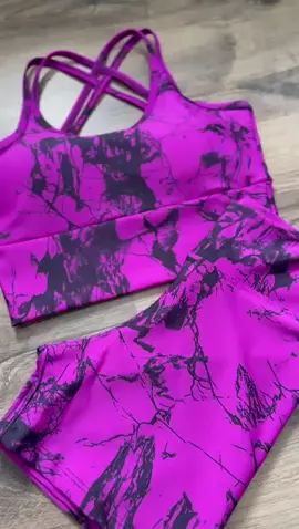 Kit 3 Conjuntos Marmorizado de $160 por $118,80 Top Bojo Removível Shorts CIntura Alta Fitness Roupa Academia. Gostou? Qual mais combina com você?#academiamotivação #treinofeminino #modafitness #suplementosgym