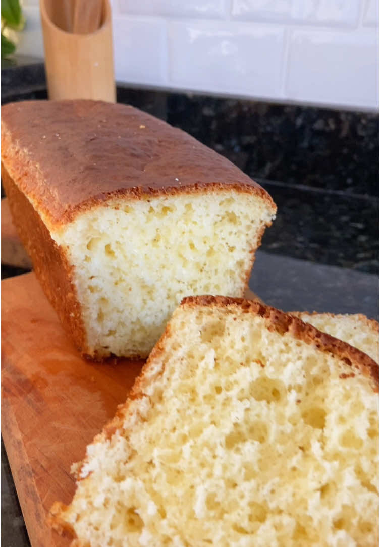 🍞A receita do pão sem glúten mais fácil e rápida do mundo ! Ingredientes: 2 ovos 3 colheres sopa de açúcar 1 pitada de sal 1 caixinha de creme de leite 2 copos americanos de amido de milho 1 colher de sopa de fermento em pó Para os melhores ingredientes para suas receitas escolha @cerealistasbrasil , a loja on-line que traz praticidade e economia 😍 Cupom de desconto: FRANCAMPOS 😍 E aí gostou da receita ?! Já salva e compartilha! . . . . #receitas #receitasdafran #receitafacil #receitasimples #receitarapida #receitabarata #paocaseiro #paosemgluten #receitassemglúten #pão #receitastiktok @Cerealistas Brasil 