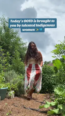 Today I led a class on traditional plant medicines for the MOWA Choctaw Summer Camp. I finally got to wear my new ribbon skirt 🥰 #nativetiktok  #herbalmedicine #choctaw #mvskoke #indigenouswomen #beadedearrings #ribbonskirt 