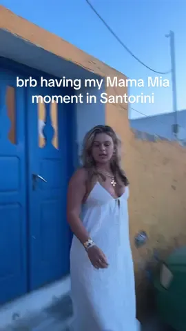 having our #MamaMia moment!!! 🐚🦋🌅 #santorini #oia #greece #travel #moneymoneymoney #traveltiktok #greekislands #mediterranean @Blair Waldorf @fuhleecha 😘 