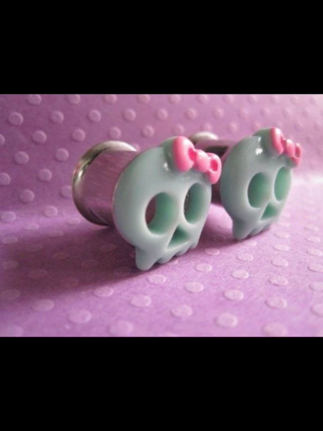 alargadores são tão fofos e criativos o último é meu favorito. e você aí gostou de algum? ib: Pinterest  tags: #creatorsearchinsights #ideias #ideia #tunnels #piercing #plugandplayit #ear #earrings #fyp #foryoupage #foryoupage❤️❤️ #naoflopa #naoflopaporfavor #alt #jovem #adolescentes #inspiracao 