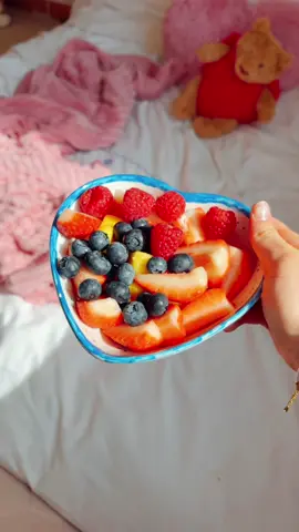 Gurwm! 🧁🫐🪞💖@Saie @Glow Recipe @Drunk Elephant//.::obsessed 😋🤭🤗:/#preppy #preppyfyp #preppytok #viral #viralvideo #blowup #blowthisup #makemeviral #preppygirl #preppygal #foryou #fypviral #foryoupage #cleangirl #CleanTok #skincare #preppyskincare #creatorsearchinsights #targetaudience #iloveshackisis #drunkelephant #kendracsott #rollerrabbit #preppyskincareroutine #routine #dontflop #fruit #StanleyCup 