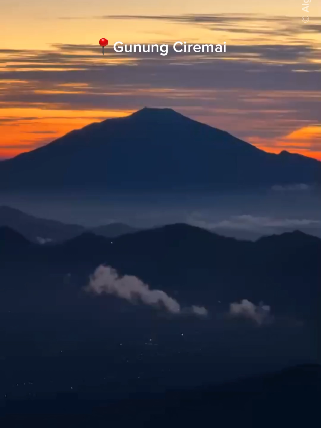 Replying to @ama__310 ini ya bang kliatan juga dari Gunung Cikuray 😁