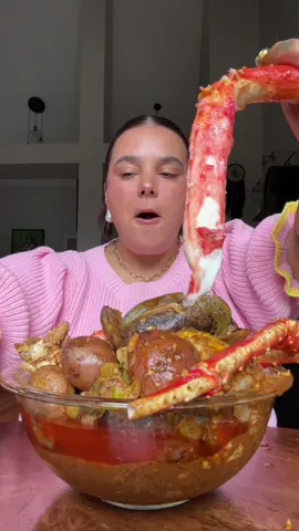 Gettin messy with it this week! #mukbang #seafoodboil #kingcrab #mussels #eatwithme #asmr #Foodie #foodtiktok 