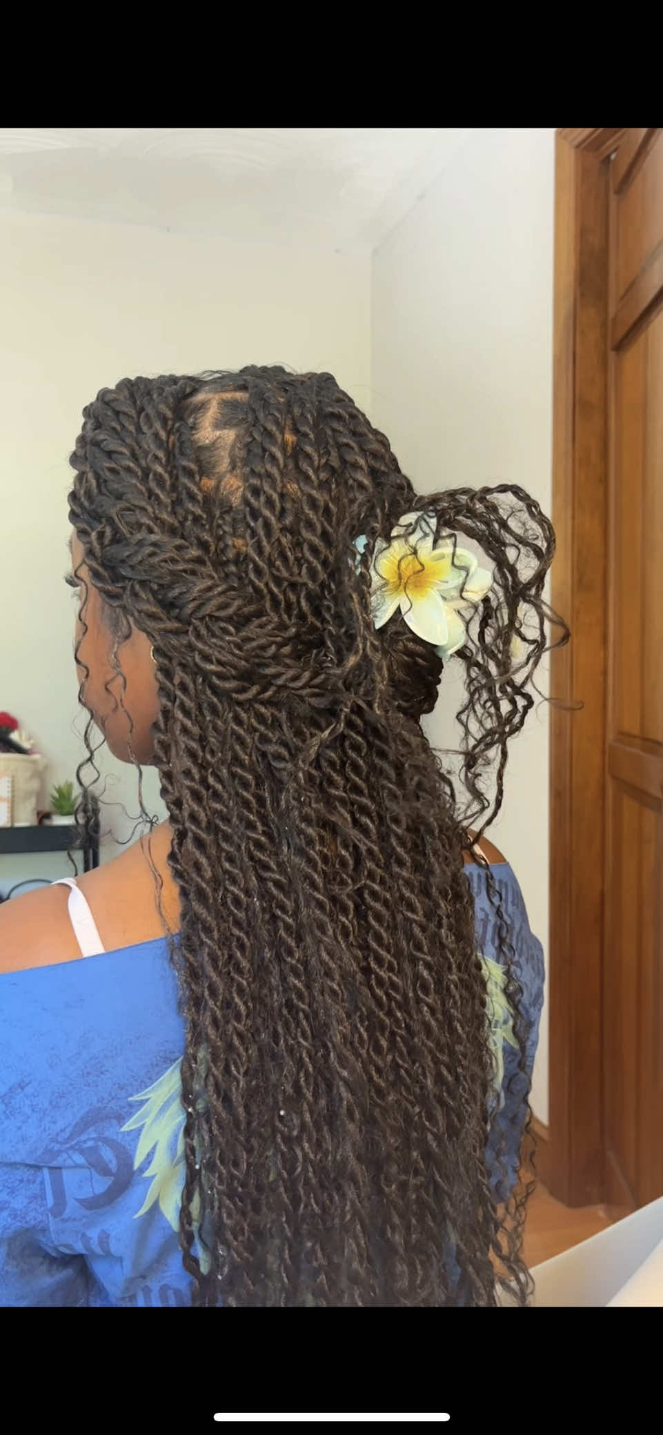 Day 3/4 styling my island twist💙 ##islandtwists #trending #viral #fyp #curls ##inspo #summerhairstyles 