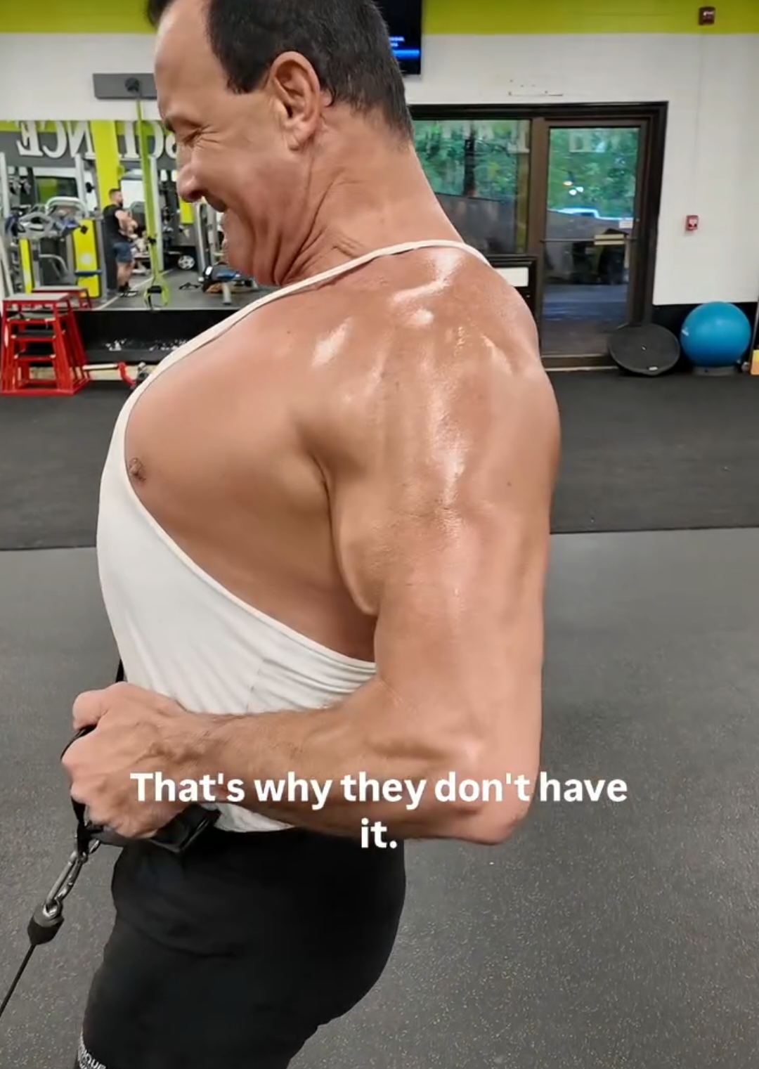💥 Most people don’t have this muscle — because they don’t train it. You don’t grow what you don’t activate. Hydration + tension + intensity = results. #GymTok #muscleactivation #fitover40 #backmuscle #mindmuscleconnection #fitnessover50 #pullworkout #musclegrowth #TikTokFitness #oldschooltraining 