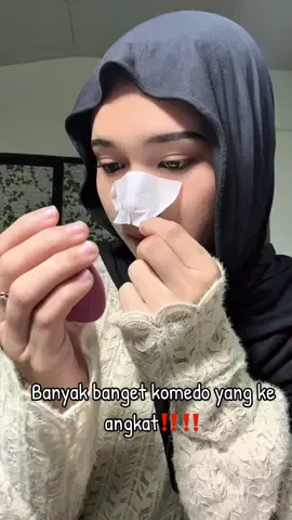 Ini baru step 1 aja udh sebanyak ini keangkatny guys‼️#grwm☘️ #fyp #maskerkomedo #peeloff #feali #fealimaskerkomedo 