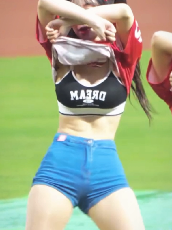 😻 #foryoupage #cheerleading #korean #koreangirl #prettygirls #sports #celebrity #tiktokprettygirls #leedahye #leedahyebaseball #baseball #cutegirl #anime #weeb #kpop #twice 