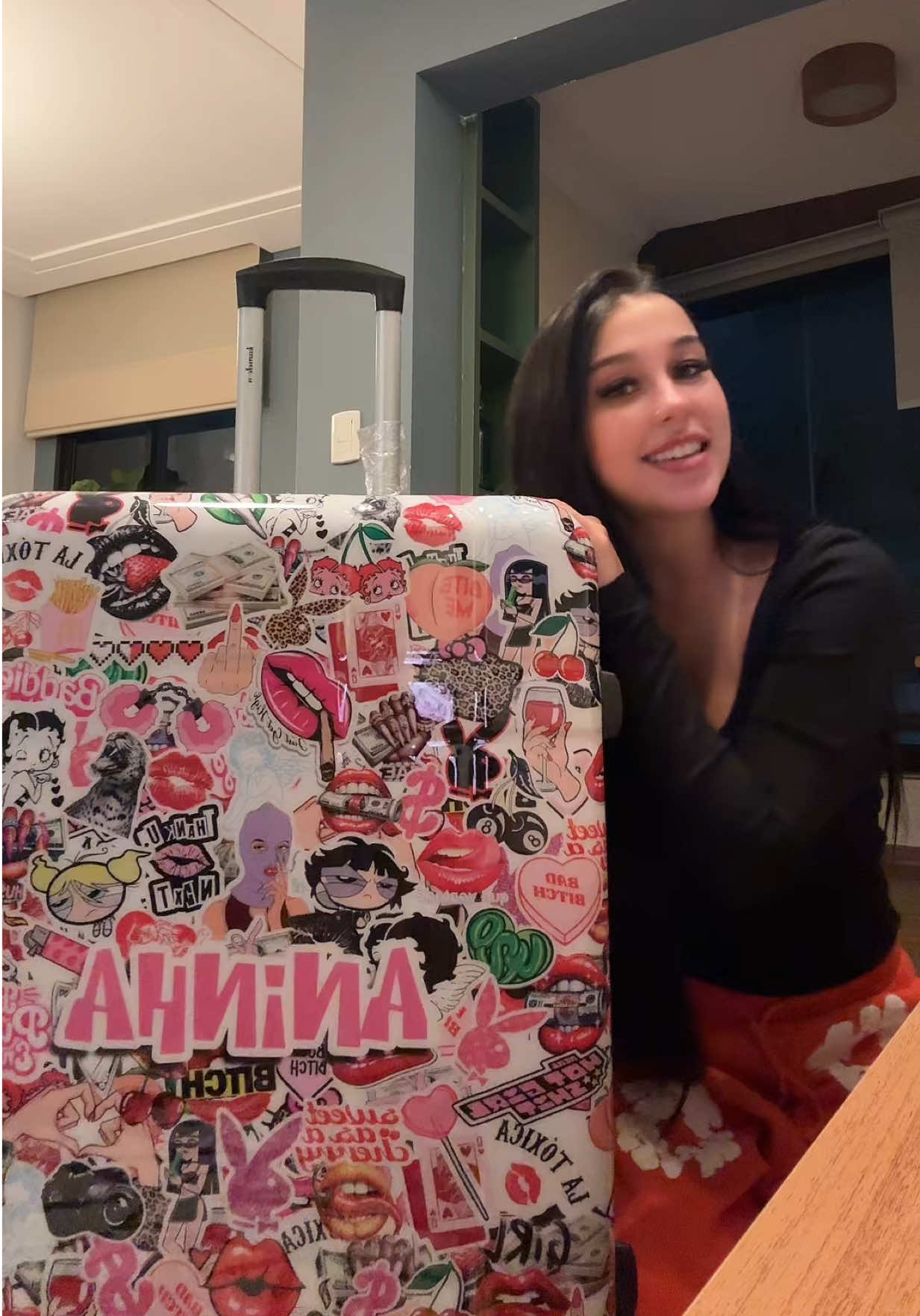 abrindo a mala de press kit da @MC MIRELLA 🩷🐰