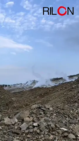 Rilon gas rock breaking system for flat bottom extraction in mining #gasrockblasting #rilonmachinery #co2rockblasting #rockblasting #gasblasting #drillingandblasting #Rilon #mining 
