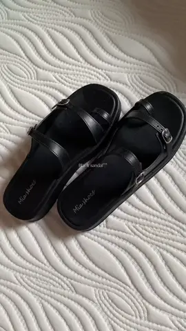 #sandalseason #sandals #sandalforwomen #summervibes #slippers #beachsandals #footwear 