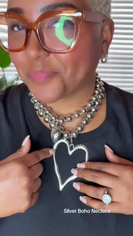 #CapCut #silvernecklace #bohonecklace #heartcharmnecklace #neclace #costumejewelry #tiktokshop 