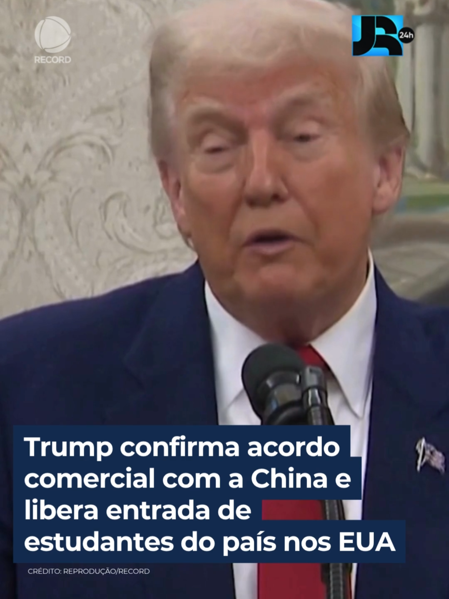 O presidente Donald Trump confirmou nesta quarta-feira (11) que os Estados Unidos e a China concordaram com os termos para um acordo comercial. Na negociação, ficou definido que o governo americano vai liberar a entrada de estudantes chineses no país. Donald Trump disse que o acordo comercial entre Estados Unidos e China ainda precisa ser aprovado por ele e pelo presidente Xi Jinping, mas confirmou que a negociação está concluída. Sem entrar em detalhes, Trump disse que os chineses teriam que pagar 55% de tarifas para exportar para os Estados Unidos, enquanto os produtos americanos enfrentariam uma taxa de 10% para entrar na China. Hoje (11), o bilionário Elon Musk recuou sobre os comentários que fez contra o presidente Trump, na semana passada. A porta-voz da Casa Branca disse que o presidente Trump agradeceu pelo pedido de desculpas.  👉 Veja essa e outras notícias em R7.com/JornalDaRecord #JornalDaRecord #JR24H