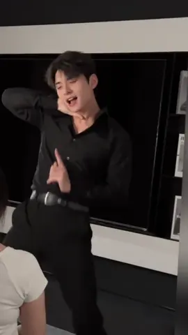Có chồng như này bắt nhảy cả ngày =))) #dance #douyin抖音 #chineseboy🇨🇳 #brigitte🥀 