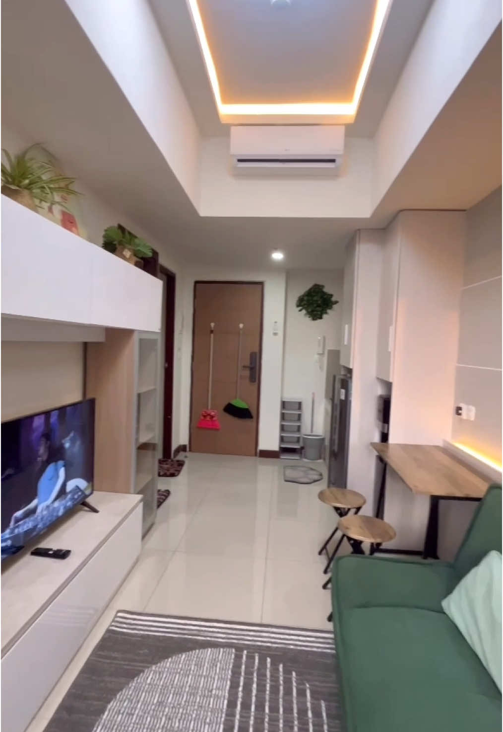 Lantai 9 Type 2 Bedroom Corner Tower Brensville View Kolam🏙️ Kami sewakan harian mingguan dan bulanan atau tahunan. #staycation #apartemen #vidaview #fyp #makassar #tiktok #lov 