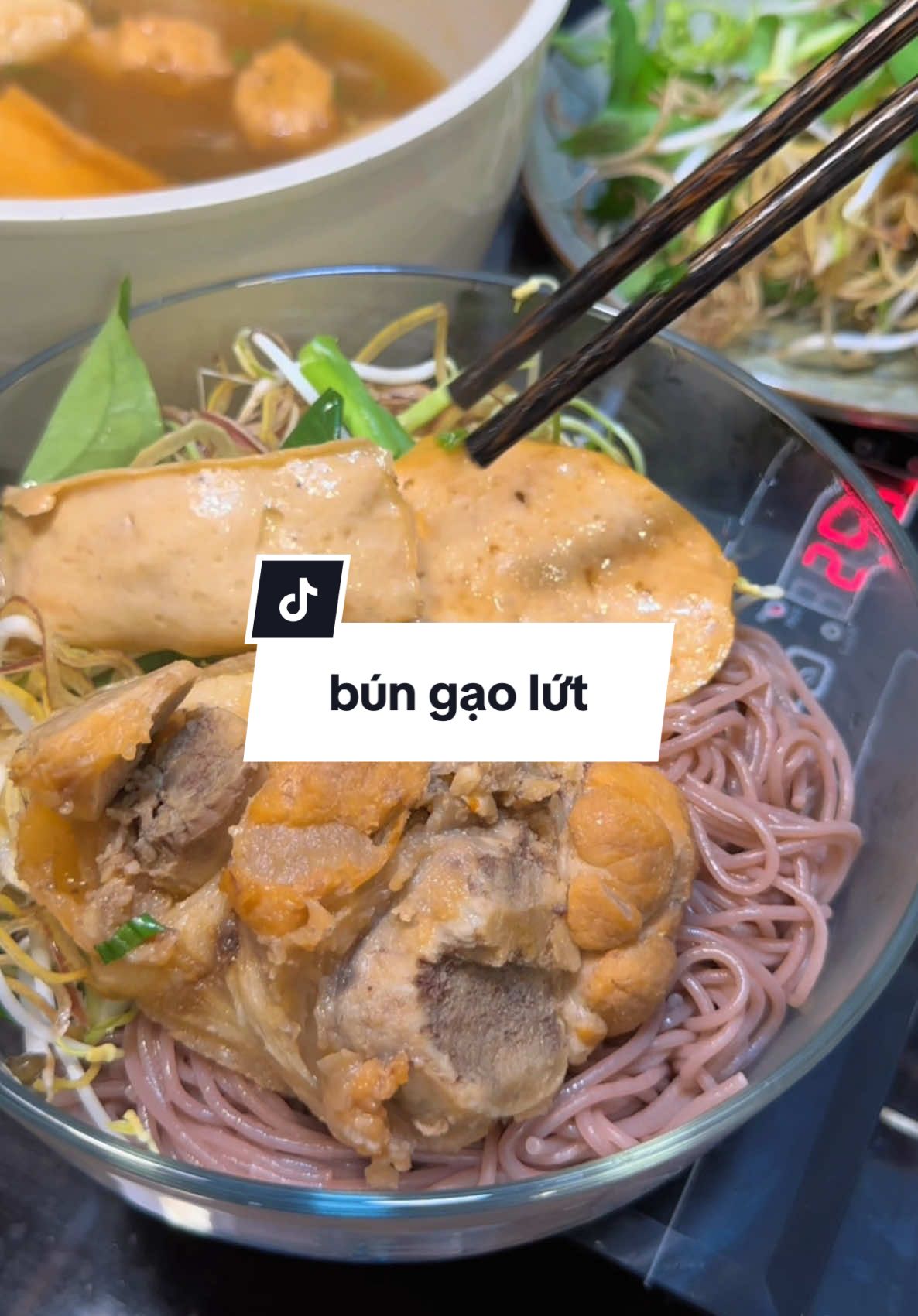 Bún gạo lứt tiện gê nha. sáng ra mua đồ ăn về trụng miến bún bỏ vô ăn. thơm ngon lành chứ bộ #ancungtiktok #food #duyenoioi #anvat #reviewfood #bungaolut 