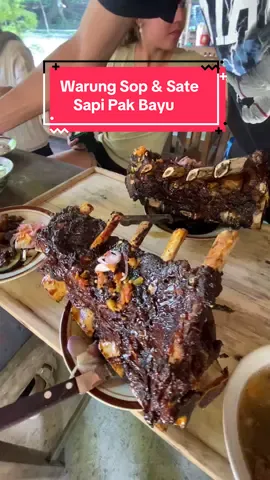 POV Makan Iga Dinosaurus!! Ada yang pernah coba?? #jogjatravelid #warungsopdansatesapipakbayu #kulineryogya #wisatakuliner #viraltiktok 
