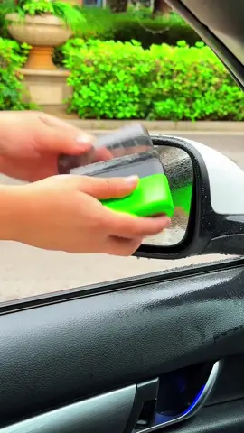 The oil film on the car glass must be cleaned on time, otherwise it will affect the vision at night and on rainy days. Try this oil film removal brush and you will be amazed K1/0612-1#DEBEIDiOilFilmCleaningBrush#cerminkabur #oilglassremover #fyp#car#cars#carcleaning#carwindow#clean#mrmaterial#CapCutCarglassCleaning#carbeauty#goodthing#lifetips#beruspembersihcerminkereta#oilfilmcleaningbrush#pembersihcerminkeretqviral#affiliate#paktam#paktamsharinginfo