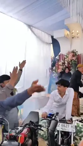 blayeran di pelaminan sesuai arahan pengantin🫡😂🤙🏻  #fyp #xyzbca #viral #rxking #CapCut #rxspesial #masukberanda #soundviral #nyeni #wedding #nikah 
