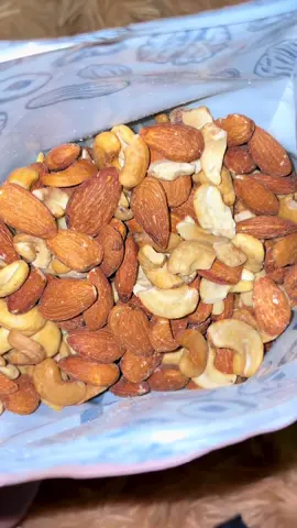 ang sarap sarap mo talaga!! 😩😩 #berissafoods #berissacashewnuts #berissaalmondsandcashew #berissaalmondandcashewnuts #cashewnuts #almonds #almondsandcashews #unsaltedcashews #unsaltedcashewnuts #unsaltedalmonds 