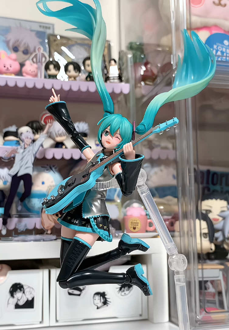 The ultra-popular Hatsune Miku is joining Blokees new miracle edition! 🌟🎤 Such a fun figure! Has a great articulation and accessories, so I can mix n match & do dynamic posing 🤩☝🏻 📌 @blokees.official  #Blokees #BlokeesHatsuneMiku #miku #hatsunemiku #初音ミク #animefigure #mikucollection 