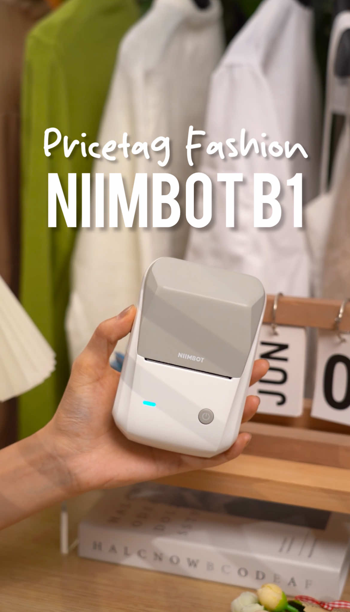 Ternyata bikin label harga bisa dari rumah aja loh 🤩 Kalian cukup punya label printer NIIMBOT B1 aja nih guys!! Ukurannya minimalis bisa dibawa kemana-mana dan tanpa tinta juga loh 😍😍 Yuk samaan jugaaa 🥰🫶🏻 - #NIIMBOT #niimbotb1 #labelprinter #labelmaker #labelmakerniimbot #niimbotindonesia #foryourpage 