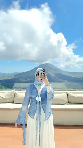 outfit selama dibali🩵☁️ #blousemurah #blousewanita #blousecantik #blousekorea #OOTD #ootdhijab #ellago #kintamani #rok #skirtoutfits 