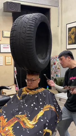 #请艾特你能够驾驭这款发型的朋友#barbershop[话题]# #抽象[话题]# #创意发型[话题]##轮胎[话题]#人类行为艺术 #搞笑 #funnyvideos 