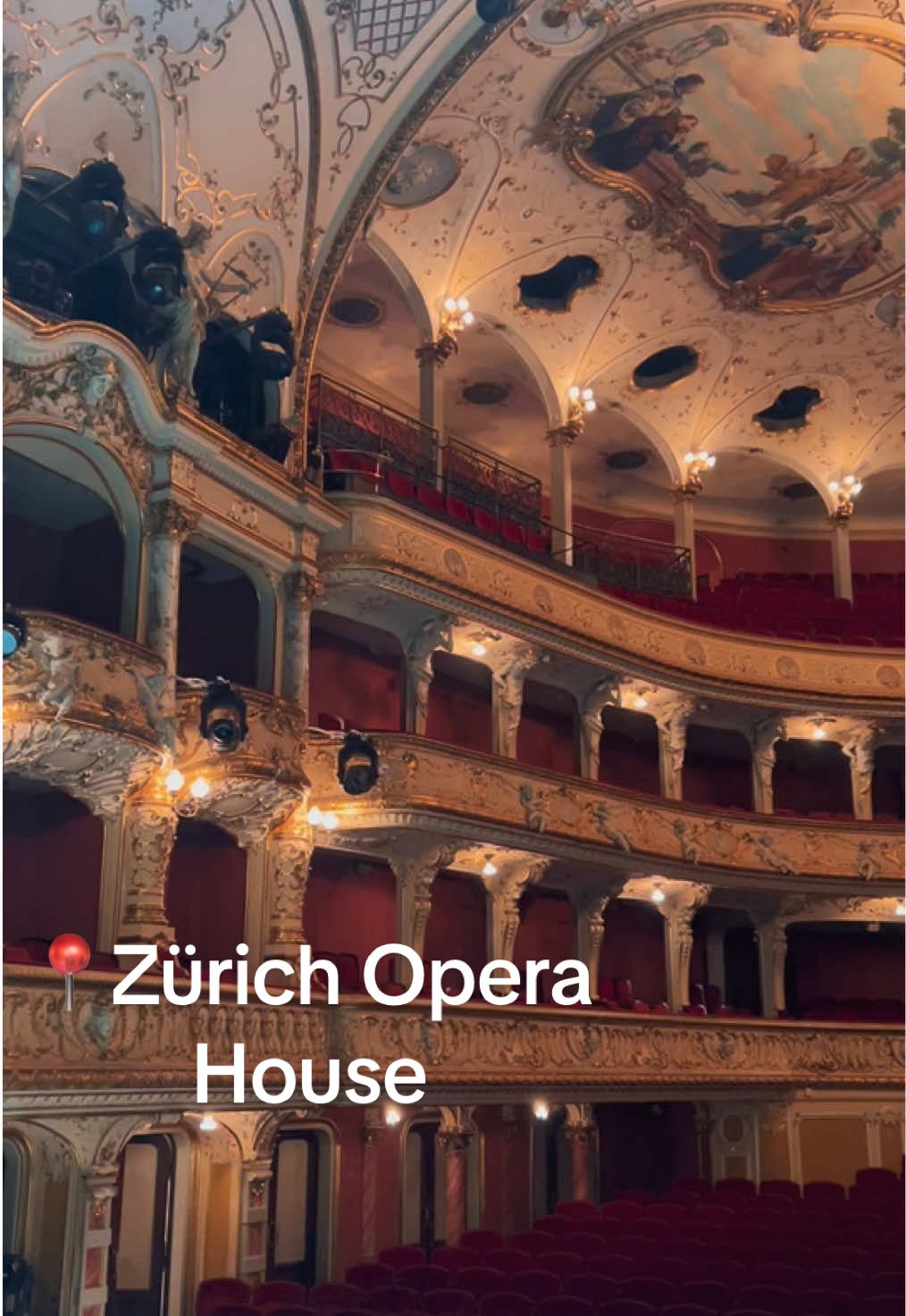 Feel amazing on the opera house stage 🌿 #switzerland #zurich #swissinfluencer #zurichoperahouse #operahouse 
