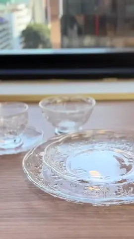 Transparência que impressiona em cada detalhe ✨ Este conjunto em cristal ecológico é pura elegância para quem valoriza beleza, leveza e uma mesa bem-posta São 20 peças para servir com sofisticação em ocasiões especiais Mais do que servir, é sobre encantar #CristalEcológico #ConjuntoDeJantar #MesaPostaElegante #ServirComCharme #DetalhesQueEncantam #LyorEmCasa #BelezaTransparente #MesaRefinada #DecoraçãoDeMesa