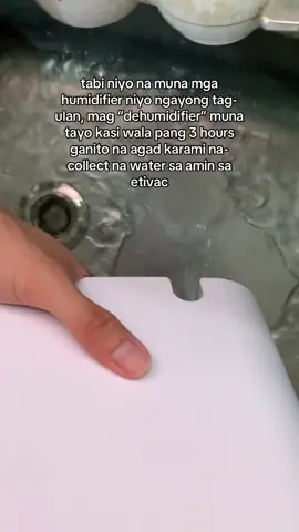 kaya bilib ako sa mga nagpapaflex sa akin sa live ng humidifer with this WEATHER madam?! Hindi kaya amagin kisame niyo ‘yan 😩  Sa mga nalilito diyan ito difference ng humidifier at dehumidifier: Humidifer - nagpoprovide ng moisture 💦 Dehumidifier - nag-aabsorb ng excess moisture, alinsangan, at banas para iwas molds especially ngayong tag-ulan 🥛 #dehumidifier #dehumidifierbenefits #humidifier #humidifierdifuser #molds 