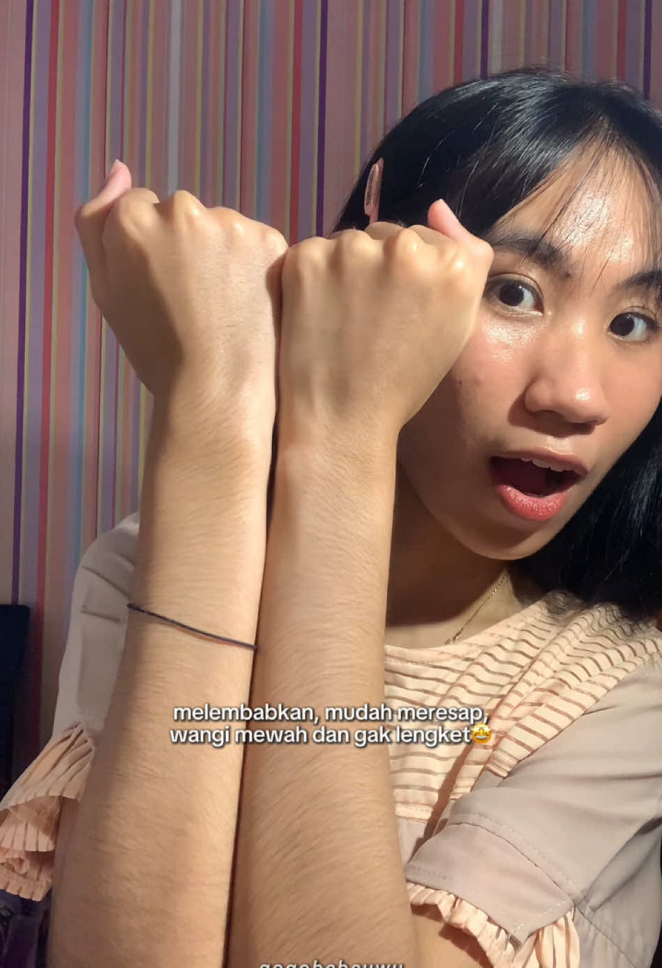 kulit auto glowing dan mewah wanginya kalo pake body lotion ini!! get yours noww babe~ #ShowYourGlow #LuminousGlowingSkin  #EauDeLuxeParfumBodyLotion #pucelle #bodylotion 
