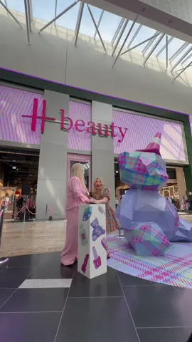 She’s here and she’s flawless. 💄💅✨ 📍 H beauty, Silverburn Glasgow @hbeauty