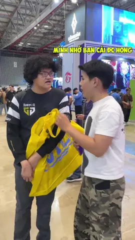 Mình nhờ b cái đc hong  #mrbichvn #phongvanduongpho #cosplayer 