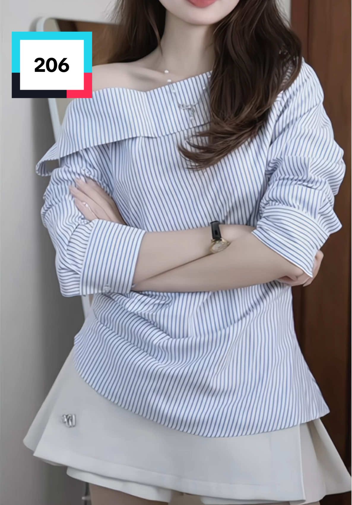 ⛅️ Áo sơ mi lệch vai của nhà @LYNC Studio ⛅️ #lync #lyncstudio #thoroday #outfitideas #fashion #xuhuong #viral #trending 