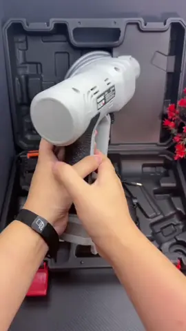 máy rửa xe cao áp dùng pin tiện lợi. #mayruaxecaoap #giadungtienich #xuhuong 