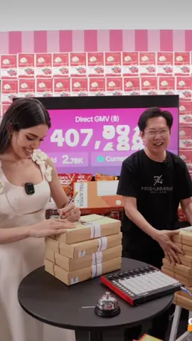 วีนาขายกางเกงสระบุรี พร้อมลายเซ็น  220 ตัว หมดภายใน 20 นาที เอ็นดูลูกสาวเซ็นจนมือหงิก  #veenapraveenar #veena #วีนา #วีนาปวีนา #VeenaMUT2025 #TheNewEraOfMUT2025 #วีนามาหายูนิเวิร์ส #วีนาปวีนาซิงห์ #missuniverse #missuniversethailand2025 