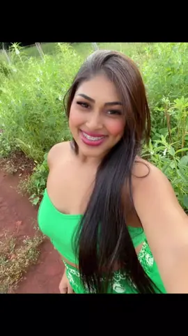 uma mulher quer falar  com você 