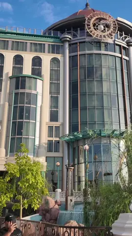 Come check out the Helios Grand Hotel with me! #universalorlando #epicuniverse #luxuryhotels 