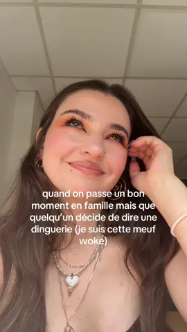 I just HAVE to make a scene au dîner de Noël 🤓☝🏻