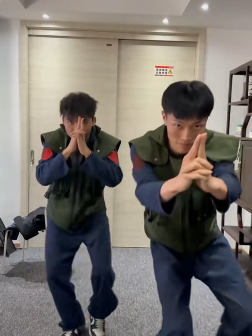 火炬在村裡在舞蹈中 #chinesedance #dieunhaylangla #chinesetiktok #newvideo #fypシ゚viral #trend  #fyp #fypシ #foryou #fps #中國文化 #fz粉子 @威的小哥哥直播录屏号 #hottred  #faouryoupage 